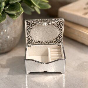 Things Remembered Silver Tone Filigree Jewelry Trinket Box w/ Pearl Clasp